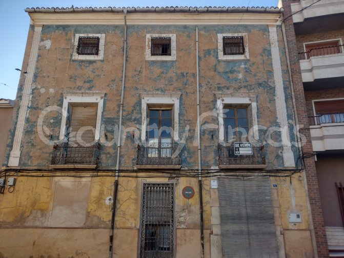 
              Huge historical Town house - Pinoso 
      