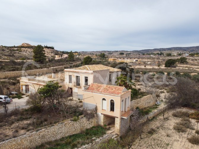 
              Semi-Detached Country House w/ Large Plot
      