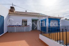 Beautiful Traditional Town House w/ Garden and Casita