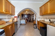 Beautiful Traditional Town House w/ Garden and Casita