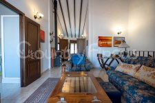 Beautiful Traditional Town House w/ Garden and Casita