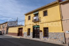 Beautiful Traditional Town House w/ Garden and Casita