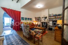 Beautiful Traditional Town House w/ Garden and Casita