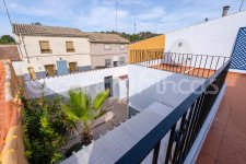 Beautiful Traditional Town House w/ Garden and Casita