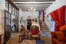Beautiful Traditional Town House w/ Garden and Casita