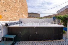 Beautiful Traditional Town House w/ Garden and Casita