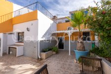 Beautiful Traditional Town House w/ Garden and Casita