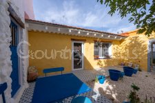 Beautiful Traditional Town House w/ Garden and Casita