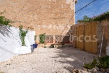 Beautiful Traditional Town House w/ Garden and Casita