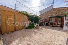 Beautiful Traditional Town House w/ Garden and Casita