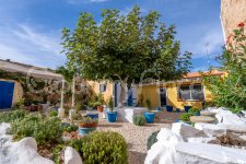 Beautiful Traditional Town House w/ Garden and Casita