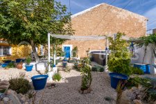 Beautiful Traditional Town House w/ Garden and Casita