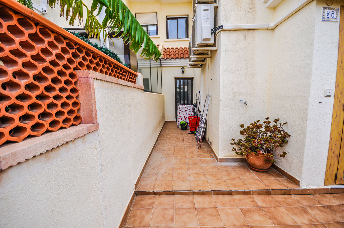 Townhouse for sale in Brisas del Faro, Gran Alacant, Spain €135,000