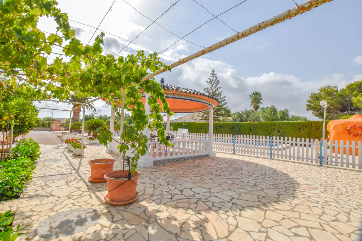 Detached Villa for sale in Valverde, Spain €312,000 (GA0301)