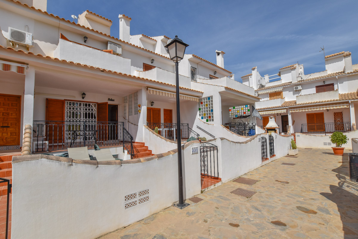 Townhouse for sale in Don Pueblo, Gran Alacant, Spain €165,000 (GA0060)