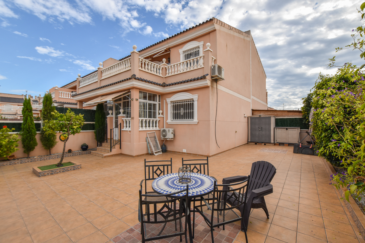 Townhouse for sale in Puerto Marino, Gran Alacant, Spain €186,000