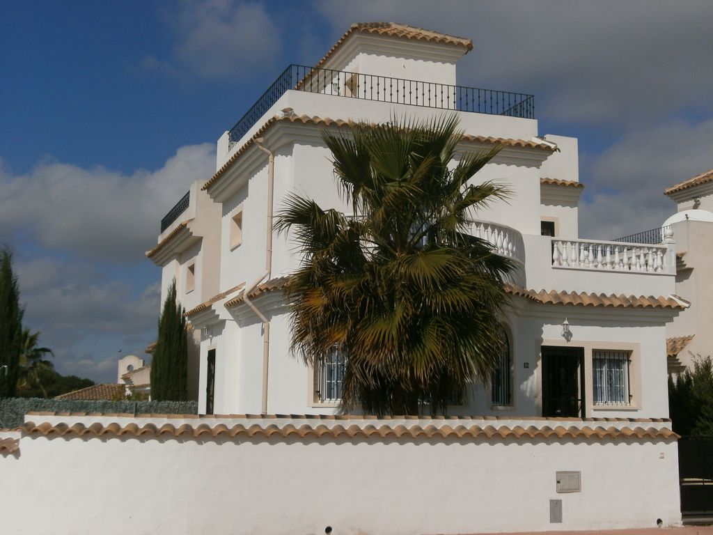 Detached Villa for long term rent in La Marina, Spain €575 (LM55LT)