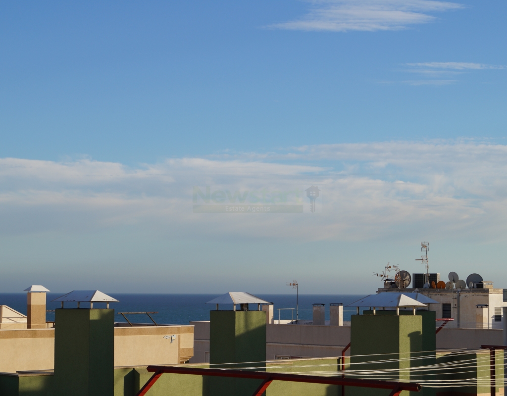 Apartment for sale in La Marina, Spain €70,000 (LMC2013)