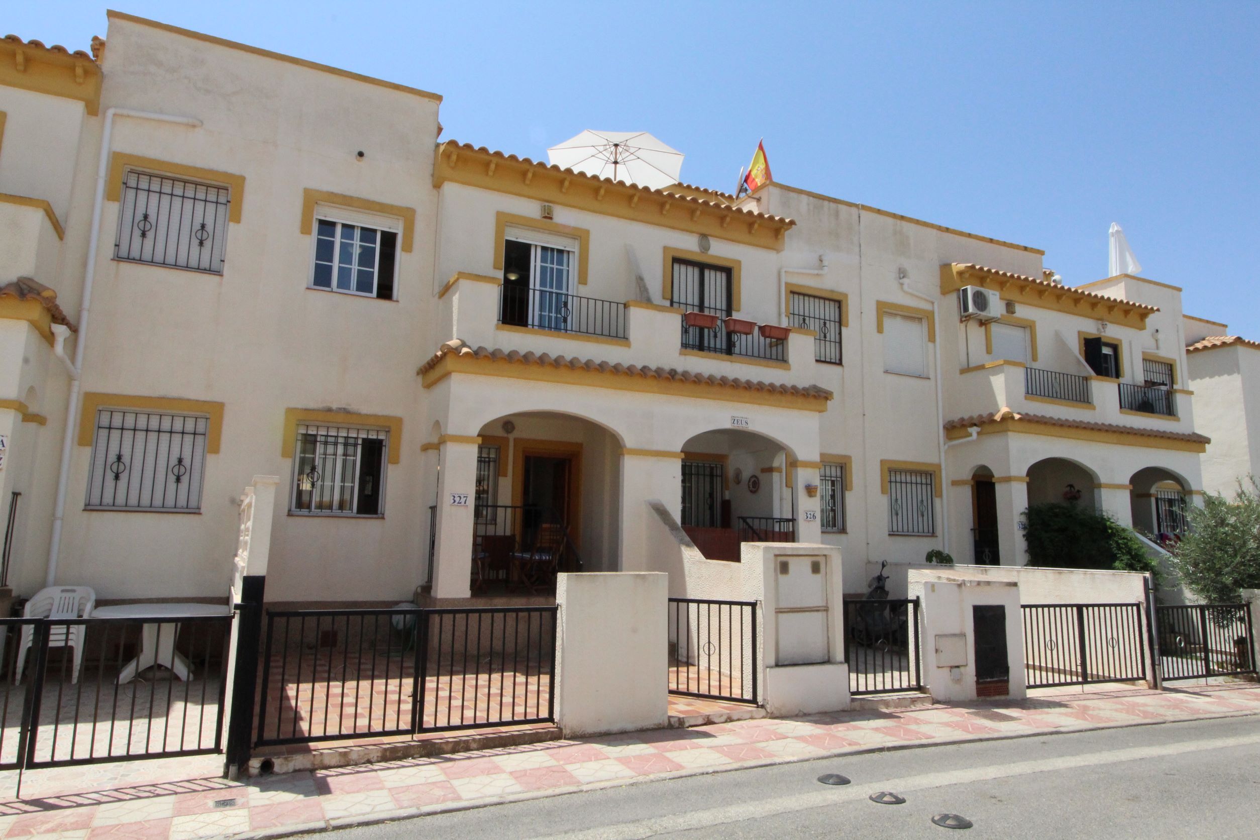 Terraced property for sale in Gran Alacant, Spain €159,000 (OPGA062)