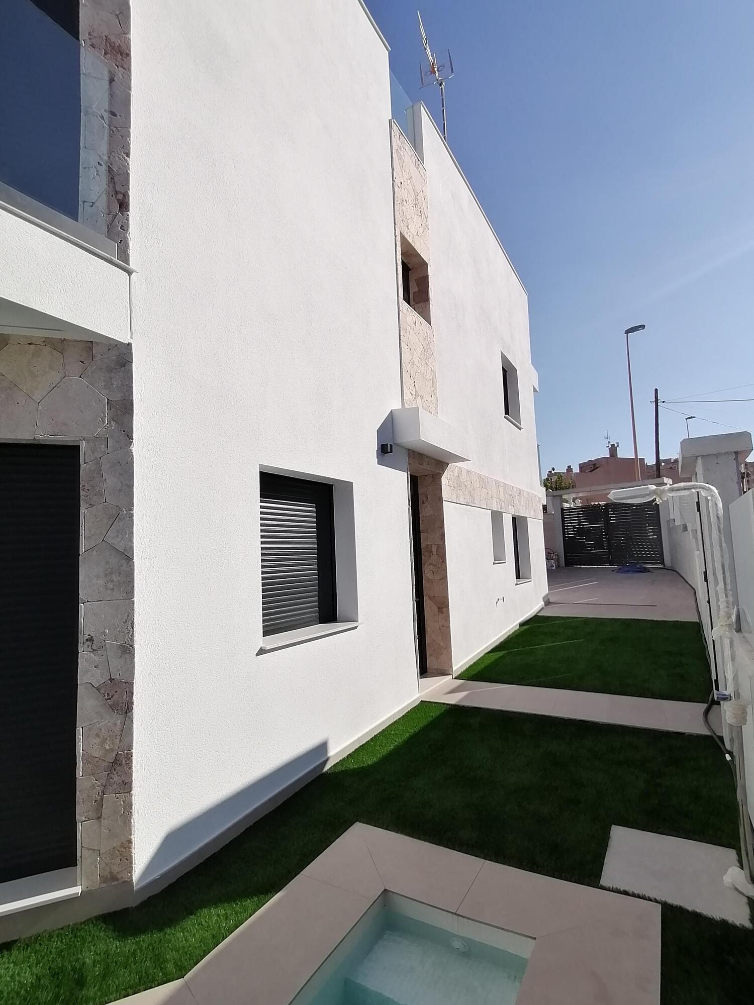 Villa for sale in La Mata €660,000 (658390)