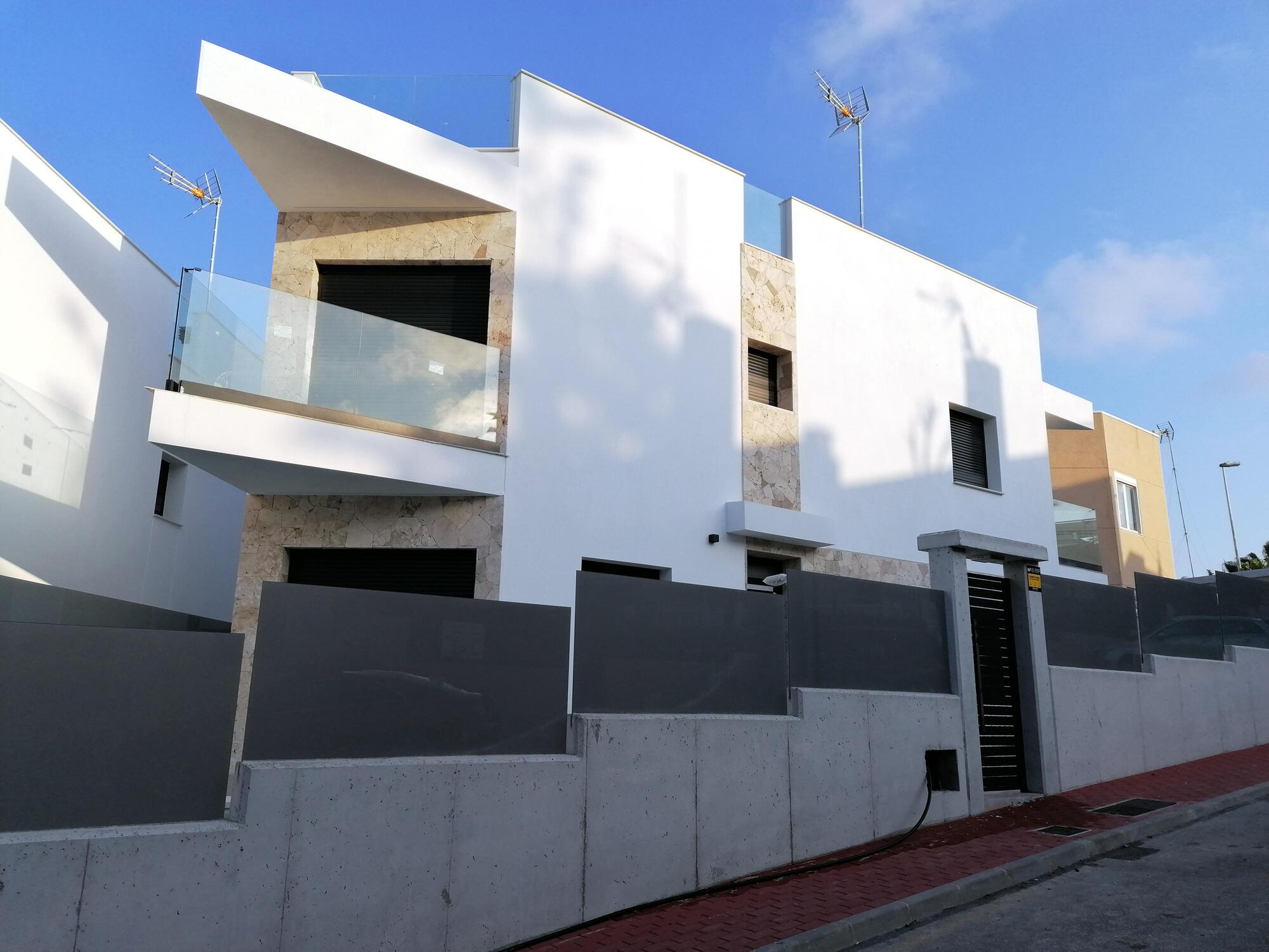 Villa for sale in La Mata €660,000 (658390)