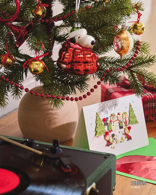Sale fromHallmark: Peanuts® Holiday Cards