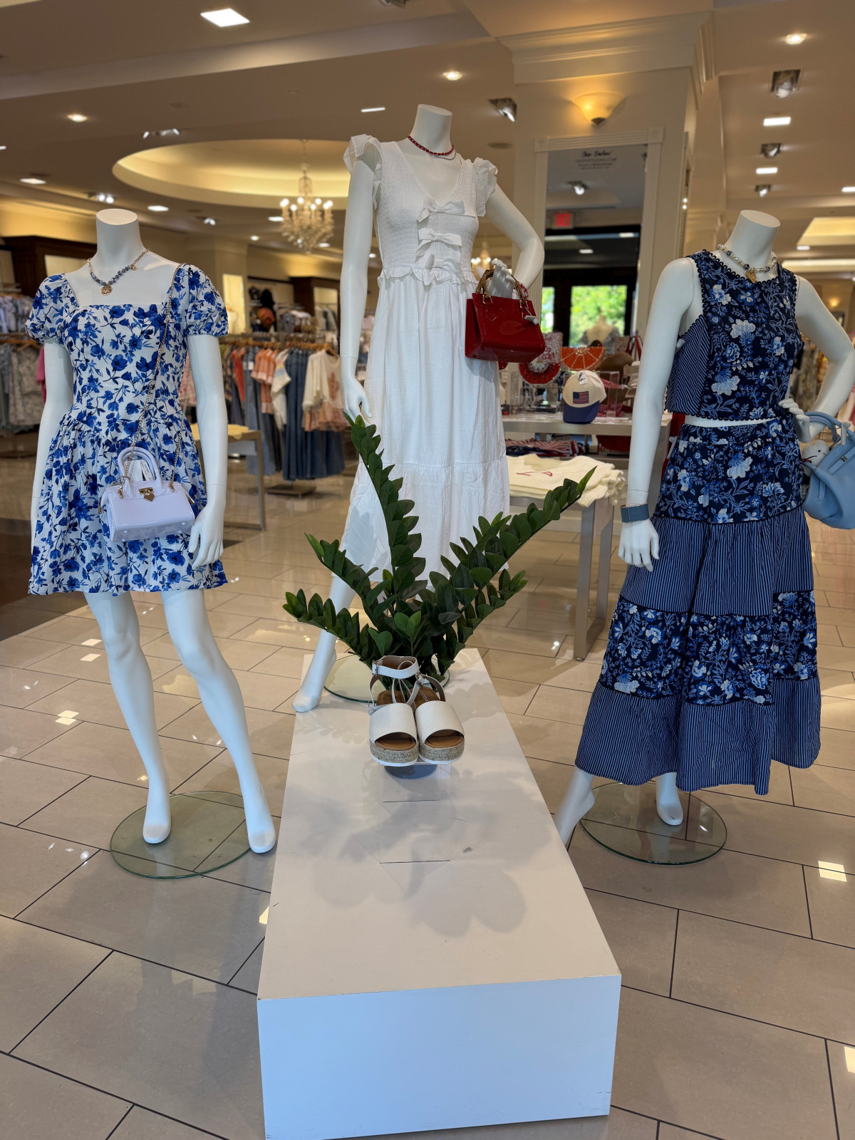 Sale fromVersona: Classic Style