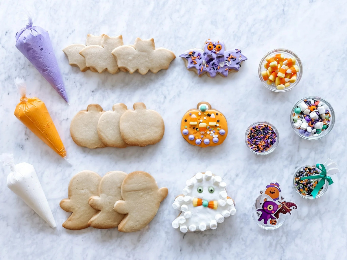 Sale fromFrogLegs: Spooktacular Halloween Cookie Kit
