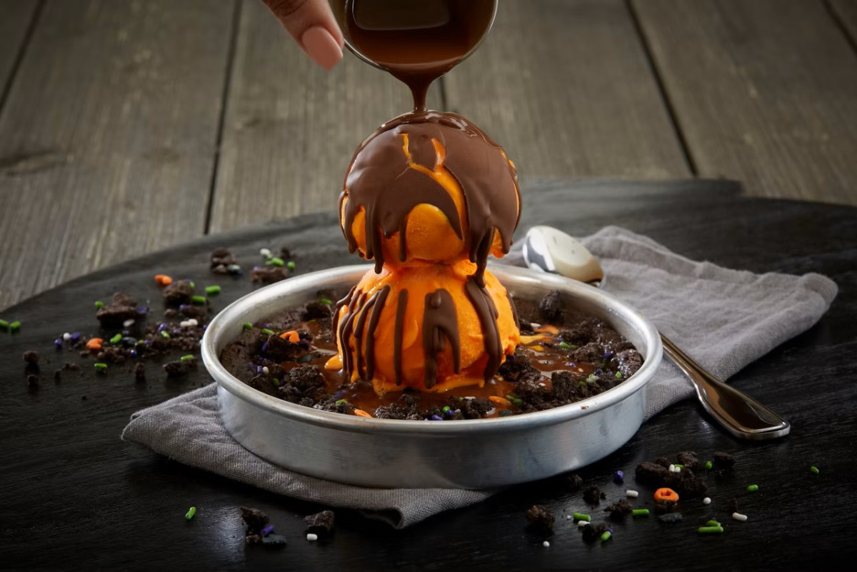 Sale fromBJ's Restaurant & Brewhouse: SPOOKY PIZOOKIE®