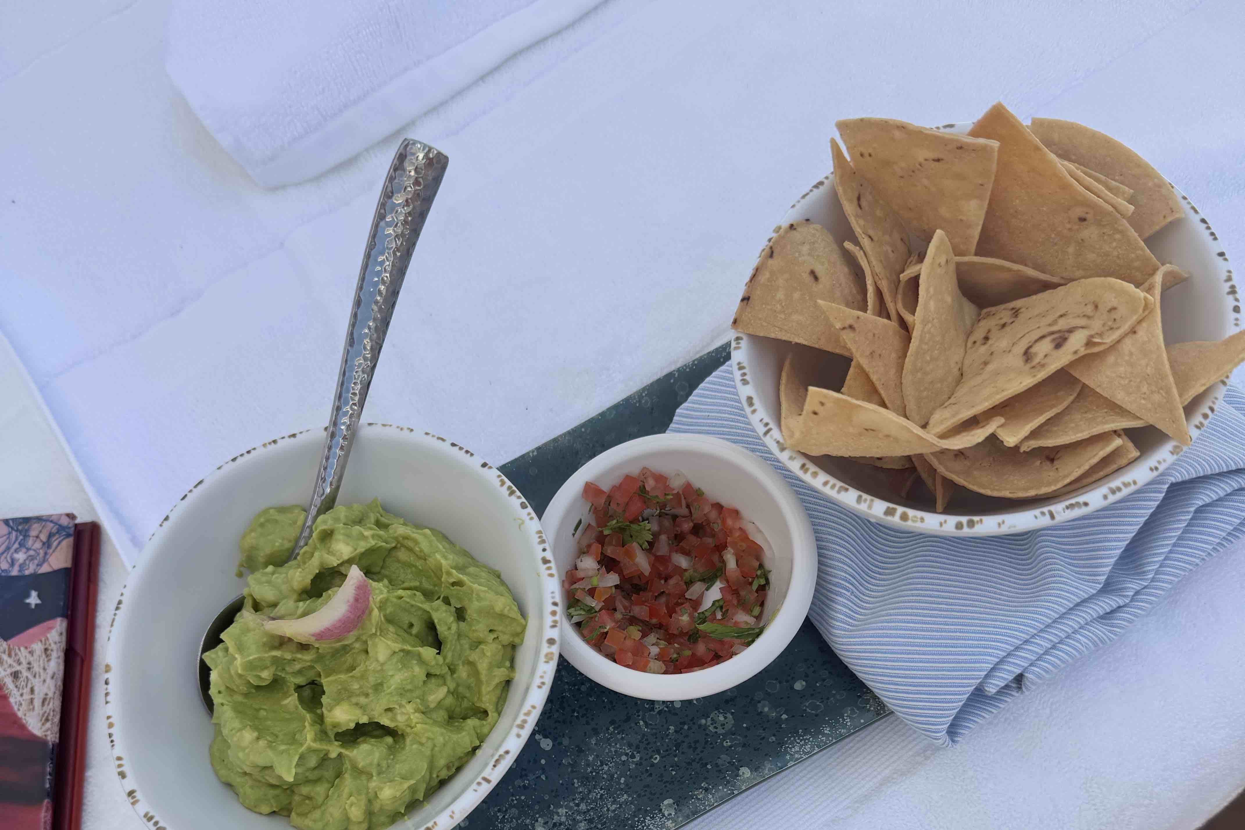 Nidito Beach & Poolside Bar