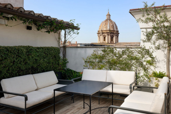 Terrace Pantheon Relais