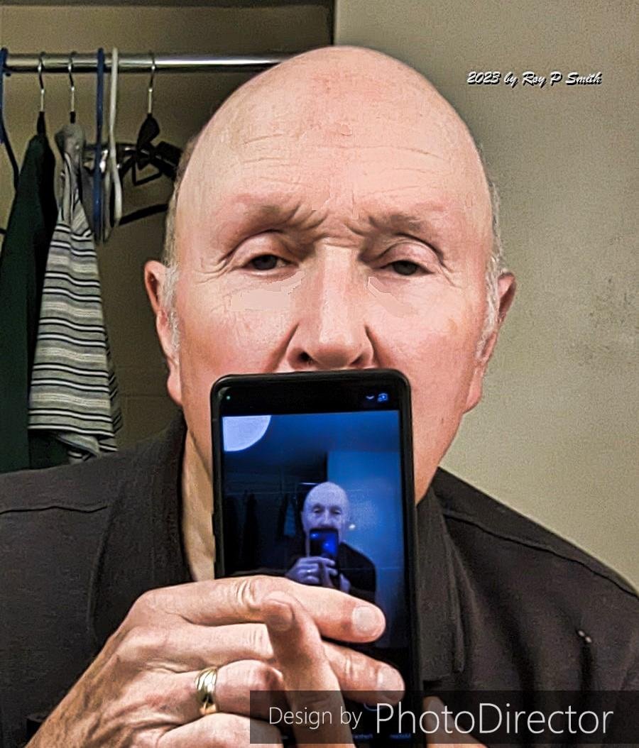 Seems this is how most young-uns take selfies nowadays...
