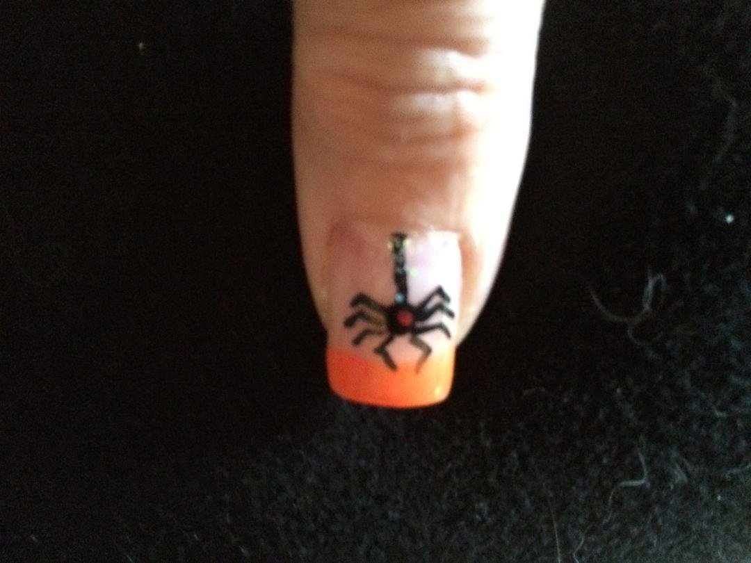 Almost forgot to post this. HAPPY HALLOWEEN!!!!!!🎃
PS CarolBuchanan rocks!! Great nail art.