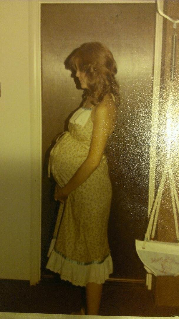 My favorite picture of my girls & Joejo, me w/Lindsey so long ago!! Happy Birthday my first born lil sweetie