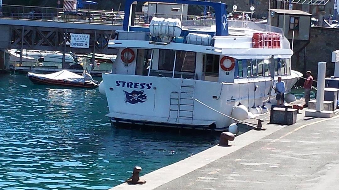 Anche in alto mare puoi comprare abbigliamento di STRESS