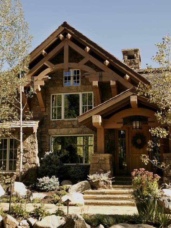 This home features some beautiful exterior stonework! What do you think?
#stonework #rusticfeatures #customhomes