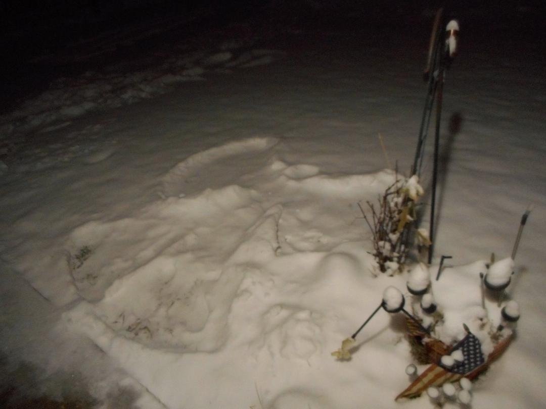 My brother Timmy Best came over last night brought me pizza and a wreath. He then went out and shoveled my walk and driveway, and here is a picture of the snow angel he made for me