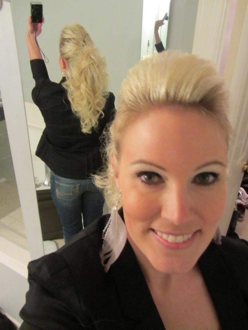 Nicole sporting her banana clip last nite