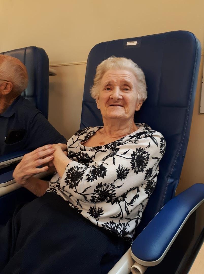 Mother,
1 year ago you past away, 7 years ago I lost this woman to alzheimers dementia, certainly to short a life. But my mother's warmth and smile still reminds if she were here right now. Happy Mother's day Mom. The leaf