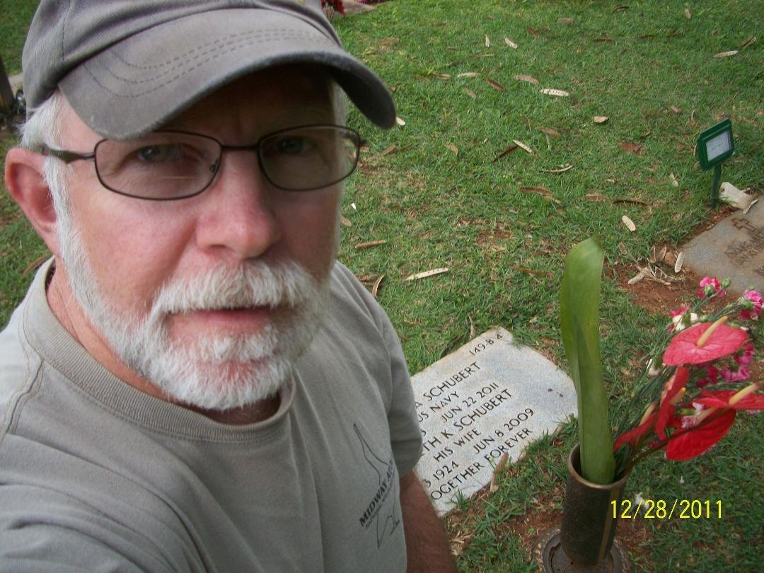 2nd to last day in civilazation-Got new crown on tooth, picked up new prescription on eyeglasses and went out to Hawaii State Veteran's Cemetary to visit the old folks.