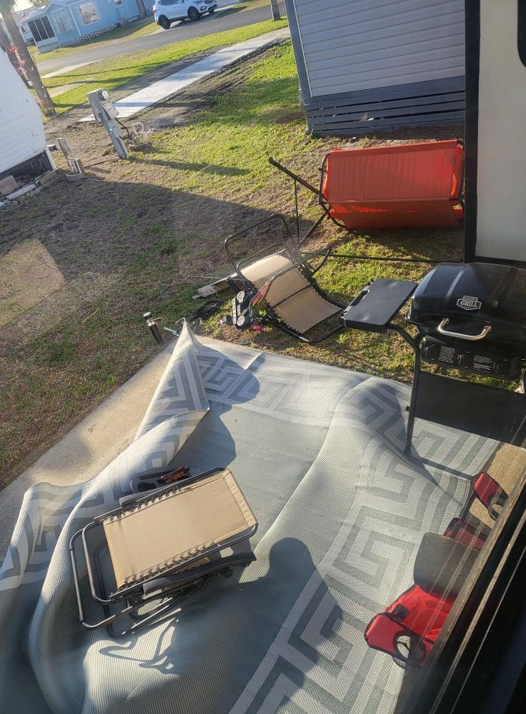 This is what we woke up to this morning. It's windy as hell today. The trailer is rocking like I was 20 again.🤣😂