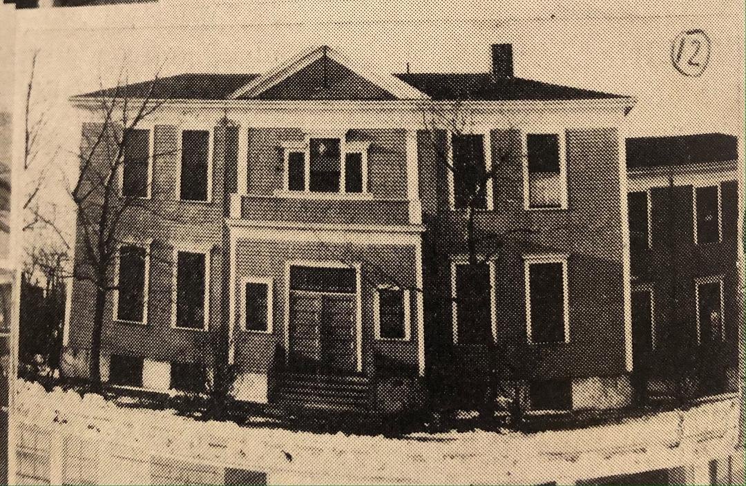 found this picture of my school i went to grade 9 what school is it ?