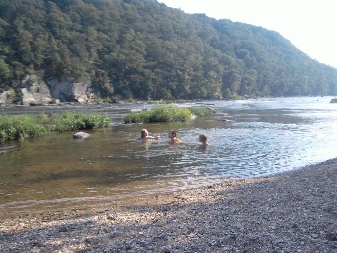 AUGUST 16,,2012 Andrew, Caitlin n Hope all in the lake..