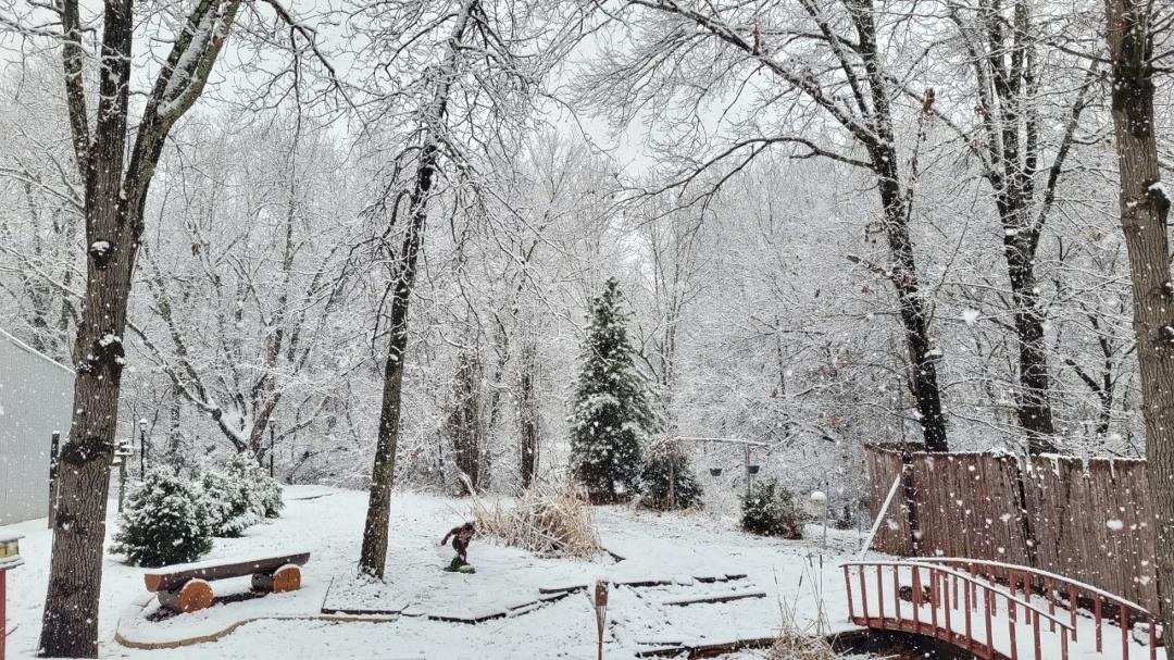 LOVE SNOW!
PHOTO BY P.S. WEBBER.
SOUTH OF NORMAN, OKLAHOMA...