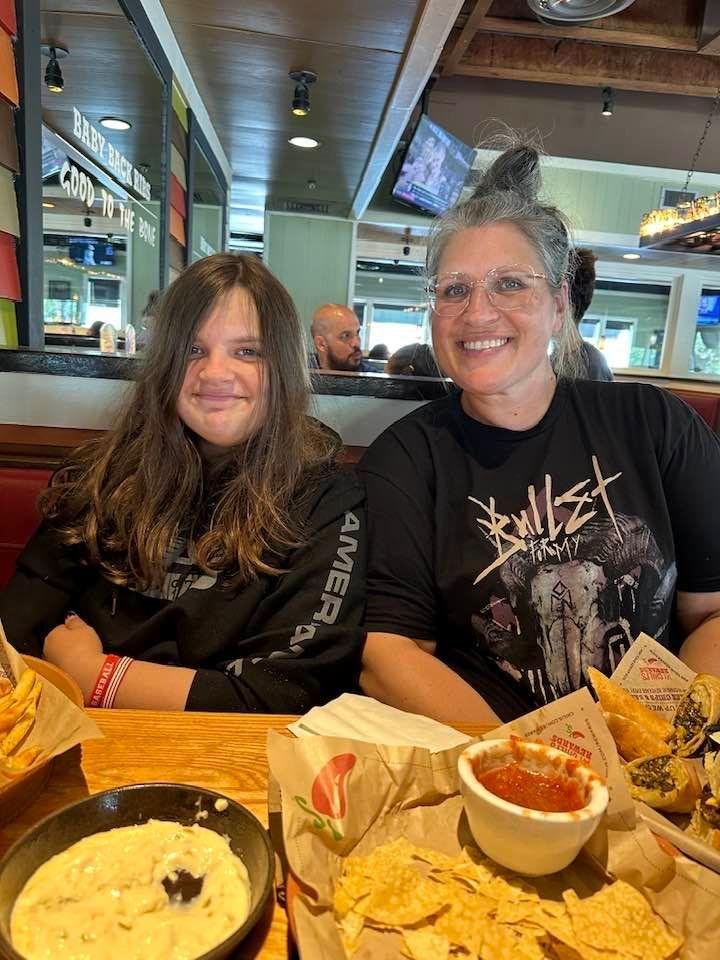 Lunch today with my daughter and granddaughter. 😍😍😍