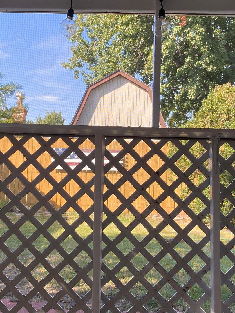 Hanging out on my catio on a beautiful fall day. Feeling blessed. Praying for everyone in Florida, along the coast and everyone else in the path of Ian.
