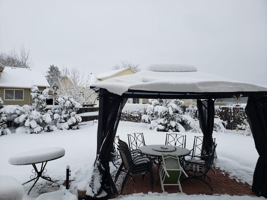 Yesterday's snow, first day of spring 6-7 inches. Sun today, we'll take this Colorado weather some times. We're not blowing away, being flooded out, or burning up. There's always bright sunny skies afterward. Takes us awh