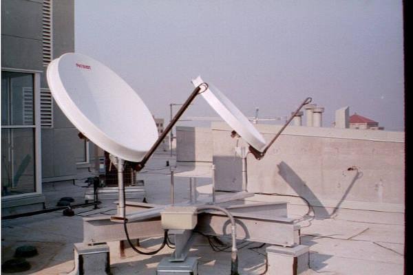 Two of the Smaller Satellite Dish's. Check out the very heavy mounts.
Avalon Twin Towers