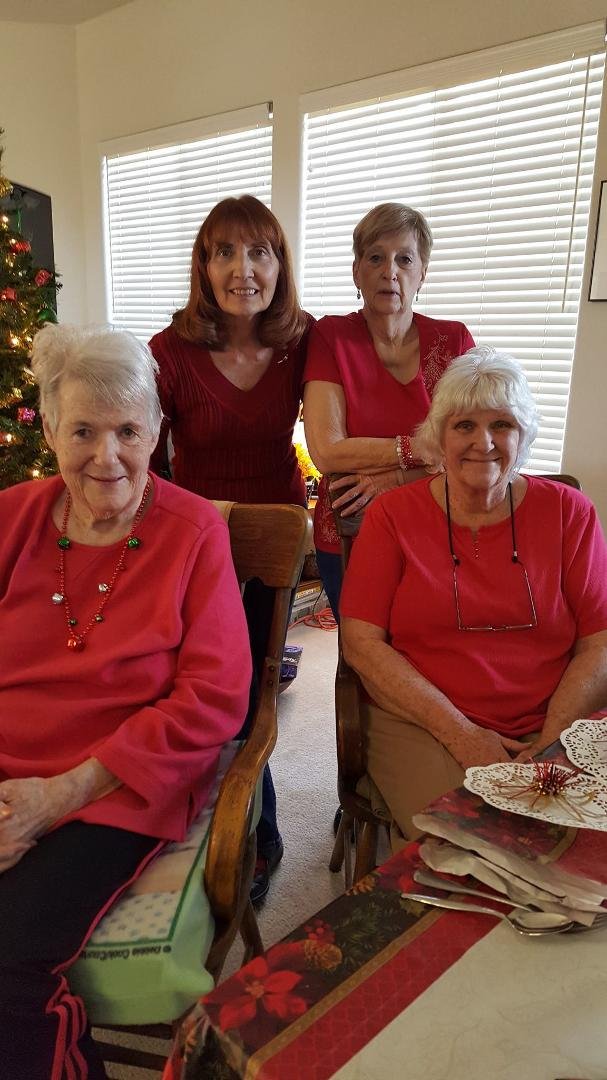 Christmas Lunch at Carole Rowley's home. We had great time with good friends and good food!