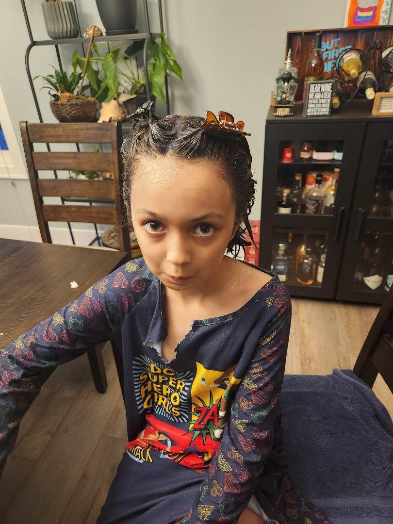 Dad's Salon is in full effect, y'all.  Isabella was wise to come to me asking for her hair to be dyed blue.  Because dad isn't dumb enough to ask Laura McMullen for approval.  🤣🤣🤣

Unfortunately, her dark hair is gonna h